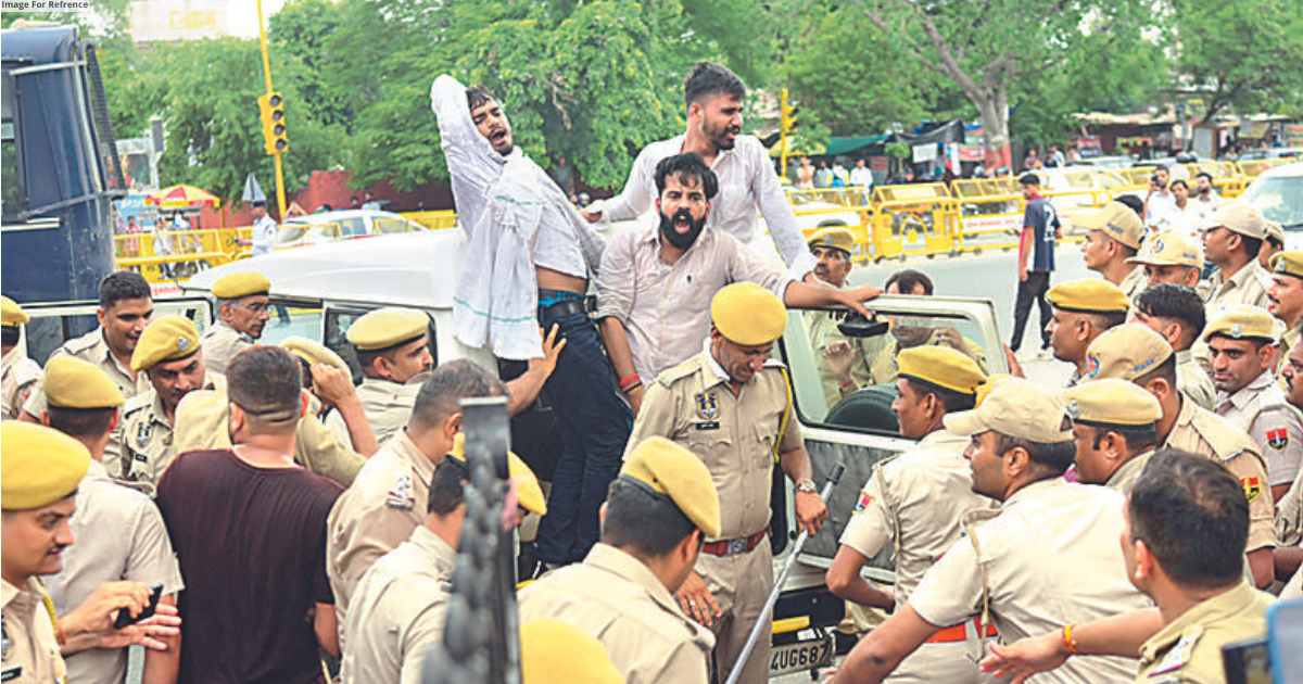 Election demands lead to lathi-charge on students